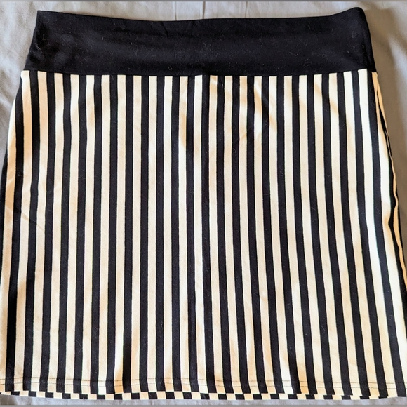 Miniskirt Trio - Picture 2 of 7